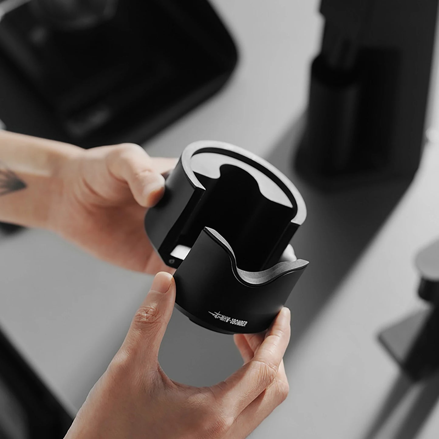 Brewin Adjustable 51/53/58mm Portafilter Holder – Aluminium Alloy Tamping Station for Espresso Coffee